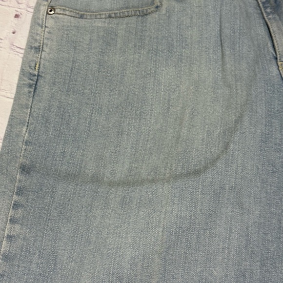 Lane Bryant Light Blue Denim Shorts in size 14 GUC - Picture 11 of 11